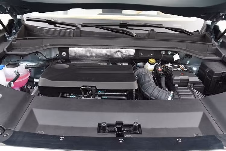 Về sức mạnh, theo những thông tin được công bố, chiếc xe Chery Tiggo 9 sẽ được trang bị động cơ Kunpeng Power 2.0TGDI có công suất tối đa 257 mã lực và mô-men xoắn cực đại 400 Nm, trái tim này sẽ kết hợp với hộp số Aisin 8AT.