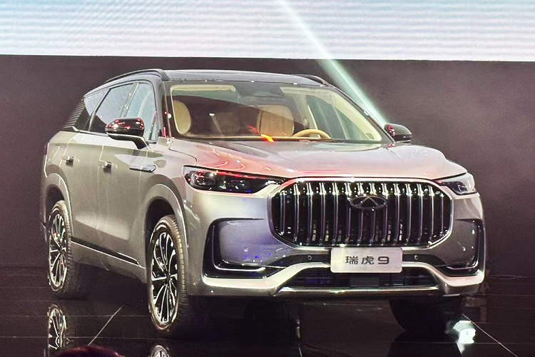 Mới đây, chiếc SUV cỡ trung Chery Tiggo 9 2023 mới đã chính thức được vén màn đã ngay lập tức nhận được sự quan tâm không nhỏ của giới truyền thông nước này cũng như khách hàng đang muốn tìm kiếm 1 chiếc xe SUV phù hợp với nhu cầu của gia đình.