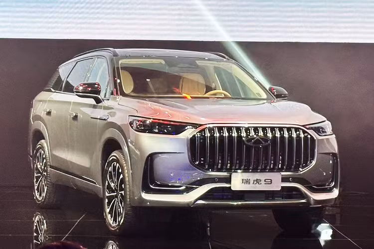 Mới đây, chiếc SUV cỡ trung Chery Tiggo 9 2023 mới đã chính thức được vén màn đã ngay lập tức nhận được sự quan tâm không nhỏ của giới truyền thông nước này cũng như khách hàng đang muốn tìm kiếm 1 chiếc xe SUV phù hợp với nhu cầu của gia đình.