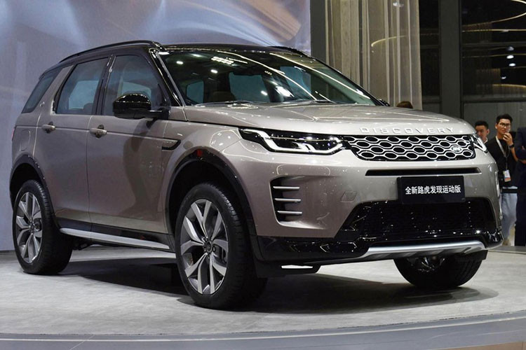 Vào ngày 24/7/2023 vừa qua, Land Rover Discovery Sport thế hệ mới đã chính thức ra mắt tại thị trường Trung Quốc. Mẫu xe SUV này ra mắt chỉ đúng 1 tháng sau khi ra mắt thế giới, xe có tổng cộng 3 mẫu được ra mắt, bao gồm hai mẫu xăng + 48V hybrid nhẹ và một mẫu plug-in hybrid.