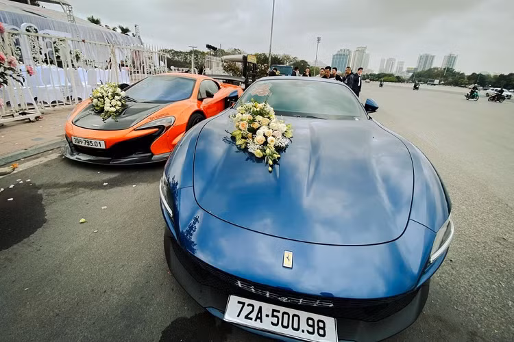 Dòng xe SUV còn có 2 chiếc xe Lexus LX570 và Mercedes-Benz GLS xuất hiện trong đoàn xe đưa dâu cho cháu của nữ đại gia bán siêu xe ở Hà Nội, giá trị 3 chiếc xe này không dưới 15 tỷ đồng.