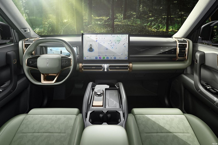 Trước đó, xe mới Chery iCAR 03 đã được lên kế hoạch sản xuất hàng loạt vào tháng 10 và giao hàng vào quý IV, nhưng rất có thể, với việc xe đầu tiên đã rời dây chuyền sản xuất, Chery iCAR 03 có thể sẽ được đẩy nhanh quá trình giao hàng sớm hơn.