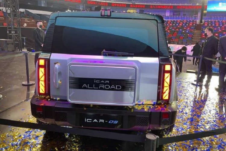 Mới đây, 1 số thông tin cho biết, chiếc xe Chery iCAR 03 đầu tiên đã chính thức lăn bánh khỏi dây chuyền sản xuất, hứa hẹn sẽ làm cho phân khúc xe SUV EV tại Trung Quốc trở nên phong phú, đa dạng các thương hiệu.