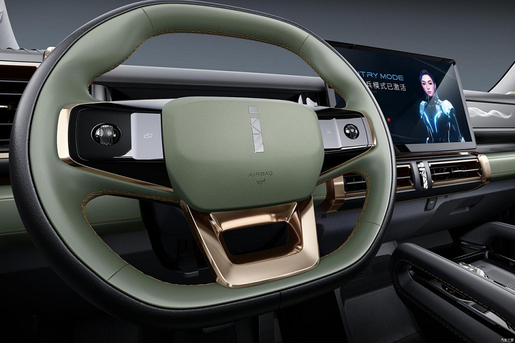 Đánh giá sơ qua về ngoại hình iCAR 03 cho thấy, hình dáng tổng thể tương đối vuông vắn, xe có cụm đèn pha LED đẹp mắt.