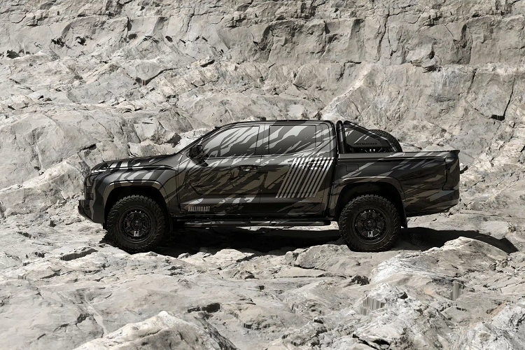 Ngoài ra, trong tương lai, Mitsubishi Triton thuần điện sẽ ra mắt, chung khung gầm với "người anh em" Pajero Sport. Mẫu xe bán tải Mitsubishi Triton chạy điện dự kiến sẽ ra mắt vào giai đoạn 2025 - 2028. Như vậy, phân khúc xe bán tải dự kiến sẽ ngày càng sôi động và kịch tính hơn.