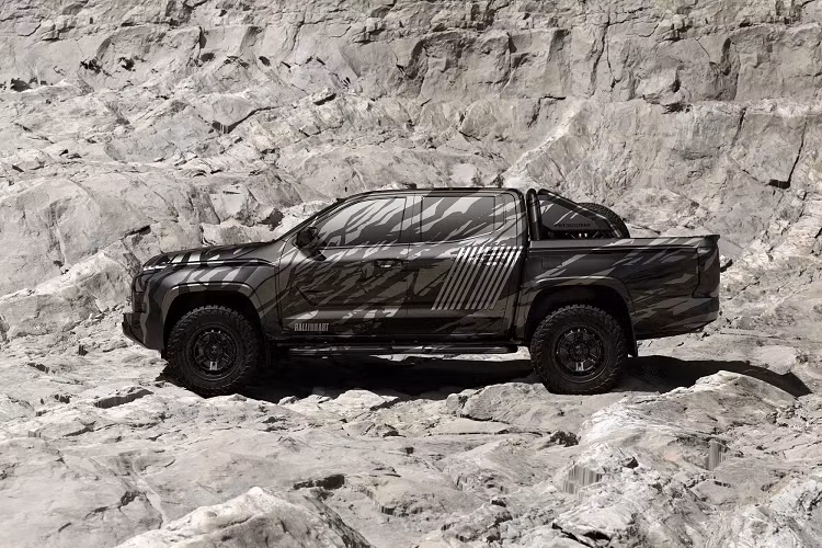 Ngoài ra, trong tương lai, Mitsubishi Triton thuần điện sẽ ra mắt, chung khung gầm với "người anh em" Pajero Sport. Mẫu xe bán tải Mitsubishi Triton chạy điện dự kiến sẽ ra mắt vào giai đoạn 2025 - 2028. Như vậy, phân khúc xe bán tải dự kiến sẽ ngày càng sôi động và kịch tính hơn.