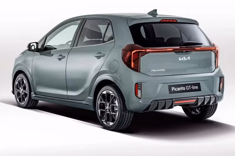 Cả 2 phiên bản của Kia Morning 2024 tại Australia đều được hãng xe Hàn Quốc trang bị động cơ xăng 4 xy-lanh hút khí tự nhiên, dung tích 1.2L kết hợp cùng tùy chọn hộp số sàn 5 cấp hoặc hộp số tự động 4 cấp. Động cơ này trên Kia Morning 2024 giúp sản sinh công suất tối đa 83 mã lực cùng mô-men xoắn cực đại 122 Nm.