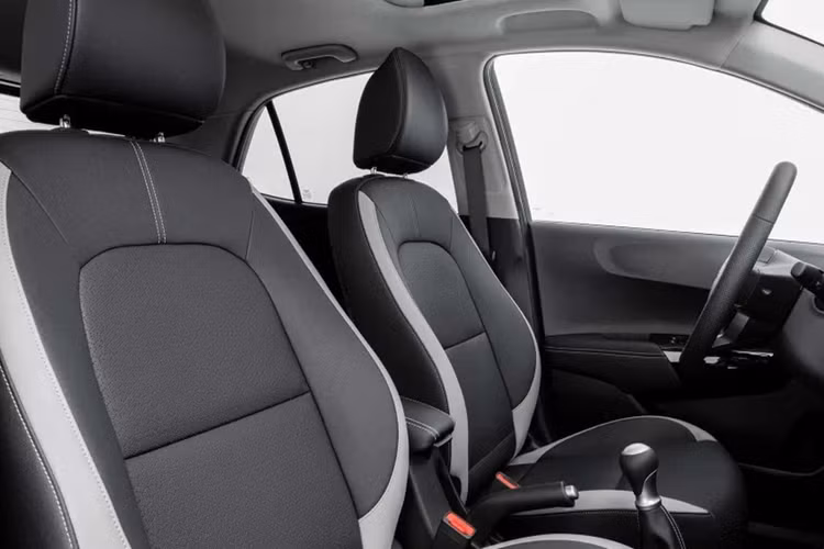 Các tính năng an toàn đáng chú ý trên Kia Morning 2024 bao gồm cảnh báo điểm mù, cảnh báo phương tiện cắt ngang phía sau, cảnh báo lệch làn và hỗ trợ giữ làn. Kia Morning 2024 tại thị trường Australia có 7 màu sơn ngoại thất khác nhau, bao gồm một màu mới là Adventurous Green.