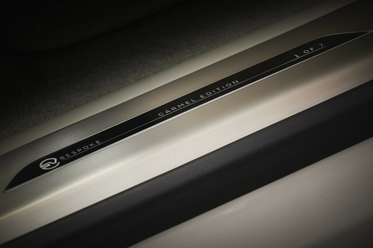 Khách hàng cũng sẽ nhận được hai bộ gậy chơi gôn Titlist được trang bị tùy chỉnh cũng như một số món đồ chọn lọc từ bộ sưu tập Range Rover 2024 và gói truy cập VIP vào các tính năng Range Rover House trong tương lai.