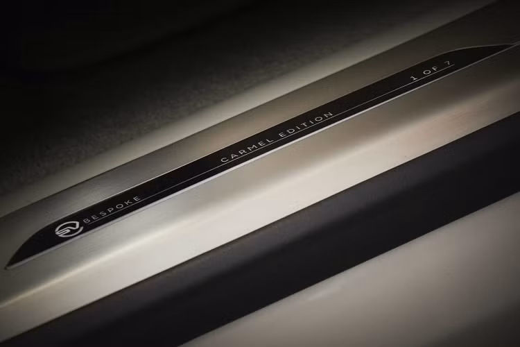 Khách hàng cũng sẽ nhận được hai bộ gậy chơi gôn Titlist được trang bị tùy chỉnh cũng như một số món đồ chọn lọc từ bộ sưu tập Range Rover 2024 và gói truy cập VIP vào các tính năng Range Rover House trong tương lai.