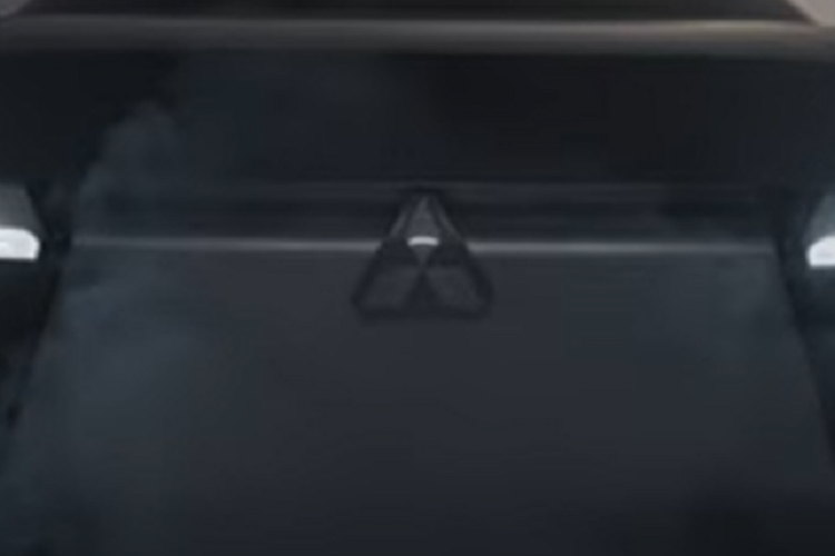 Hiện IED không cung cấp thông tin về động cơ của Mitsubishi Moonstone. Chỉ biết rằng, xe sử dụng động cơ điện và cung cấp hiệu suất đáng kinh ngạc. Ngoại hình của Mitsubishi Moonstone được tạo ra bởi 18 sinh viên quốc tế, những người đang tham gia Khóa học Thạc sĩ Thiết kế Giao thông vận tải 2021/2022 tại IED Torino.