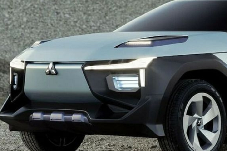 Moonstone thiết kế SUV lai coupe, chỉ có hai cửa với kiểu dáng nhỏ gọn, khoảng sáng gầm lớn, thiết kế tối ưu khí động lực học và mang nhiều nét đặc trưng của Mitsubishi. Phần đầu xe có đèn pha LED với thiết kế khiến chúng ta nhớ tới Mitsubishi XFC Concept đã ra mắt Việt Nam trong năm ngoái trong khi các cảm biến, camera, LiDAR được gắn trên nắp ca-pô.