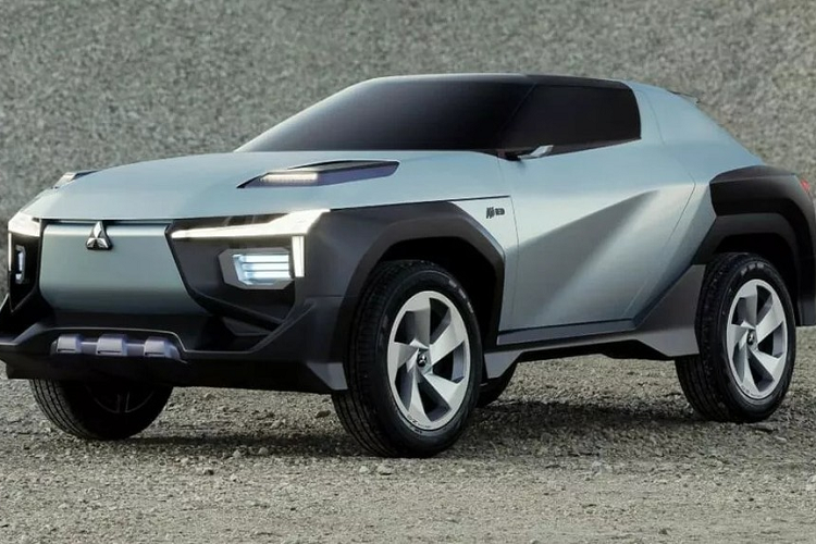 Trong thời gian qua, Mitsubishi đã công bố một loạt mẫu xe mới sẽ được sản xuất trong vài năm tới. Không dừng lại ở đó, Mitsubishi cũng vừa công bố mẫu xe concept chạy điện mang tên Moonstone. Điều đặc biệt nằm ở chỗ SUV Mitsubishi Moonstone mới lại là tác phẩm của sinh viên đến từ Học viện thiết kế Istituto Europeo di Design (IED) tại Ý.