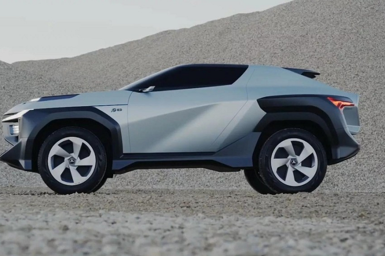 Moonstone được thiết kế dựa trên tiêu chí mà Mitsubishi đưa ra, đó là thiết kế một chiếc SUV cho năm 2035, sử dụng nhiên liệu và các vật liệu thân thiện với môi trường, vừa có hiệu suất tốt vừa trang bị công nghệ đầy đủ. Hơn 17 thiết kế đã được tạo ra và Mitsubishi chọn Moonstone để dựng thành xe concept.