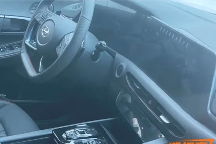 Với việc rò rỉ hình ảnh ngoại thất và nội thất, giới truyền thông Trung Quốc tin rằng ngày ra mắt của SUV hoàn toàn mới Hyundai Mufasa không còn xa, nhiều khả năng sẽ được trưng bày ngay trong triển lãm ô tô Thượng Hải diễn ra vào tháng 4.