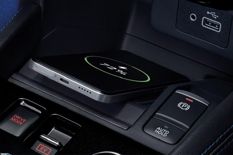 Giá xe Nissan Kicks e-Power 2023 dao động từ 779.900 - 979.900 Baht (khoảng 538 - 676 triệu đồng). So với phiên bản cũ, Nissan Kicks e-Power 2023 tăng giá từ 21.000 - 31.000 Baht (14,5 - 21,5 triệu đồng). Để tương xứng với giá bán tăng nhẹ là những trang bị mới dành cho mẫu SUV hạng B này.