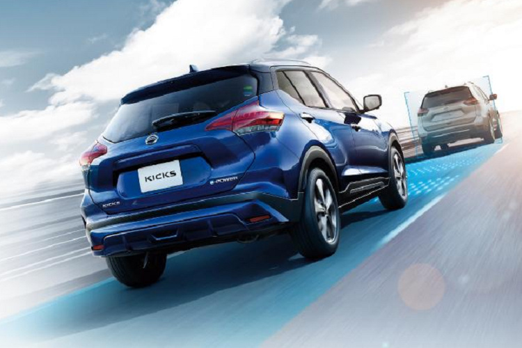 Hiện Nissan Kicks e-Power cũng đã được phân phối chính hãng tại Việt Nam với 2 phiên bản E và V cùng giá bán lần lượt 789 triệu và 858 triệu đồng. Giá bán này bị đánh giá là khá cao trong phân khúc SUV cỡ B tại Việt Nam. Đáng tiếc là hãng Nissan không công bố doanh số bán hàng của Kicks e-Power tại Việt Nam.