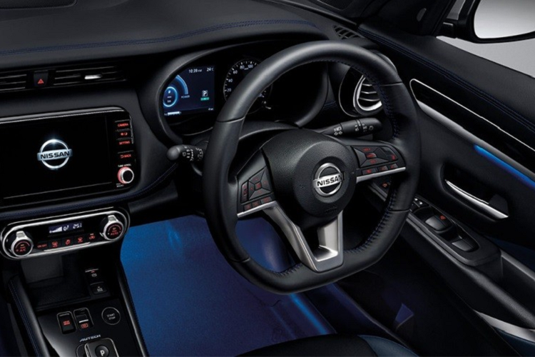 Theo đó, mẫu xe SUV Nissan Kicks e-Power 2023 ở thị trường Thái Lan được bổ sung điều hòa tự động với hệ thống sưởi và sạc điện thoại không dây. Tuy nhiên, sạc điện thoại không dây chỉ dành cho 2 bản cao cấp là VL và Autotech. Bên cạnh đó, hãng Nissan còn thay đổi bọc vô lăng sang loại mềm mượt hơn.