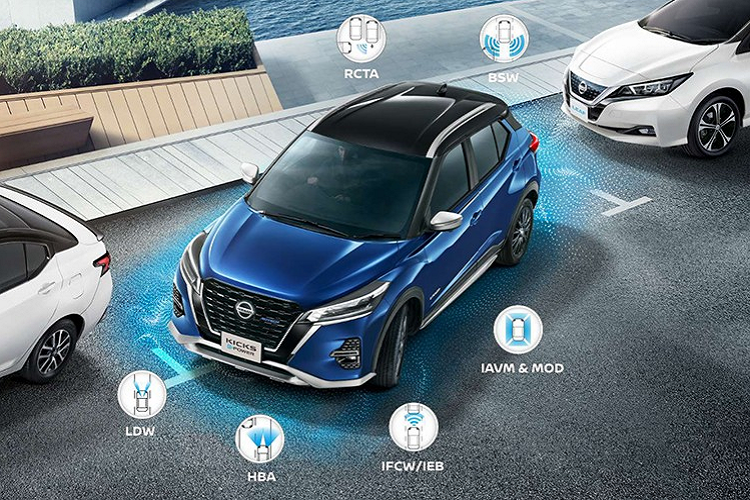 Trong khi đó, trang bị an toàn của Nissan Kicks e-Power 2023 tại thị trường Thái Lan gồm có 6 túi khí, phanh tay điện tử, tự động giữ phanh tạm thời, cảm biến đỗ xe phía sau, hệ thống cân bằng điện tử, hỗ trợ khởi hành ngang dốc, cảnh báo tiền va chạm, phanh khẩn cấp tự động, cảnh báo khi người lái mất tập trung