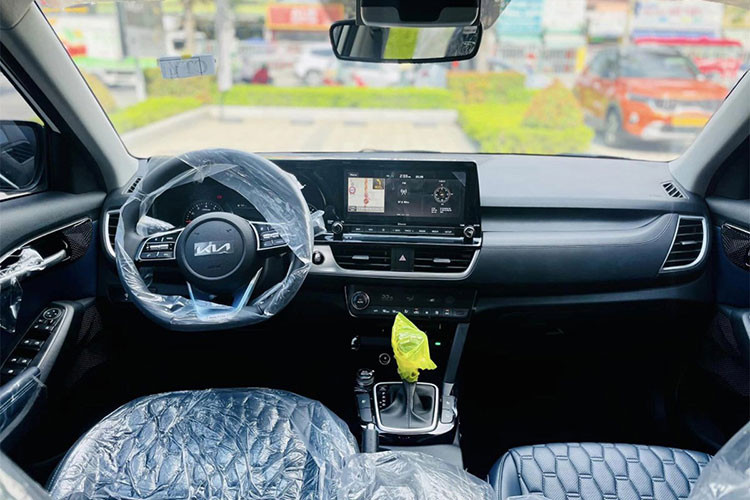 Bên cạnh đó, mẫu crossover Hàn Quốc cũng được trang bị hệ thống lọc không khí, điều khiển trên màn hình trung tâm 10,25 inch. Chất lượng không khí sẽ được hiển thị theo màu sắc và luồng không khí theo 5 chế độ.