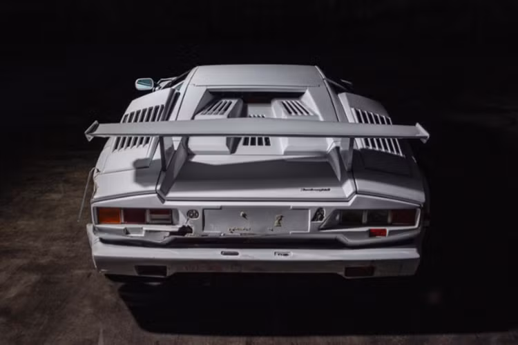 Theo dự đoán, giá xe Lamborghini Countach hàng nát sẽ khoảng 1,5 - 2 triệu USD (36,4 - 48,5 tỷ đồng). Một chiếc Lamborghini Countach khác cũng góp mặt trong bộ phim này sẽ được đưa ra đấu giá vào tháng 12. Xe cũng được dự đoán có giá tương đương chiếc xe trên. Tuy nhiên, chiếc xe này vẫn còn nguyên vẹn và không bị hư hại gì.