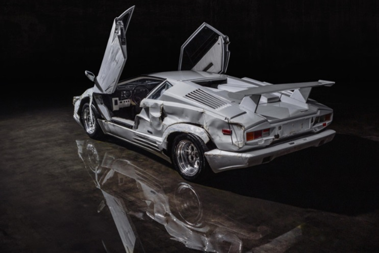 Động cơ kết hợp với hộp số sàn đồng bộ hóa 5 cấp cho phép xe có khả năng tăng tốc từ 0 lên 100 km/h chỉ trong 4,5 giây, trước khi đạt vận tốc tối đa 298 km/h.