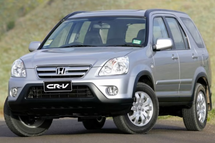 Cụ thể, có khoảng 12,4% người mua Toyota Highlander đều giữ lại và sử dụng mẫu xe này hơn 15 năm. Theo kết quả khảo sát của iSeecars, khoảng 11,6 % người mua bán tải Toyota Tacoma đều giữ lại và sử dụng mẫu xe này hơn 15 năm. Tacoma vốn nổi tiếng về độ bền bỉ, chắc chắn và luôn là một phương tiện vận chuyển hàng hóa đa dụng.