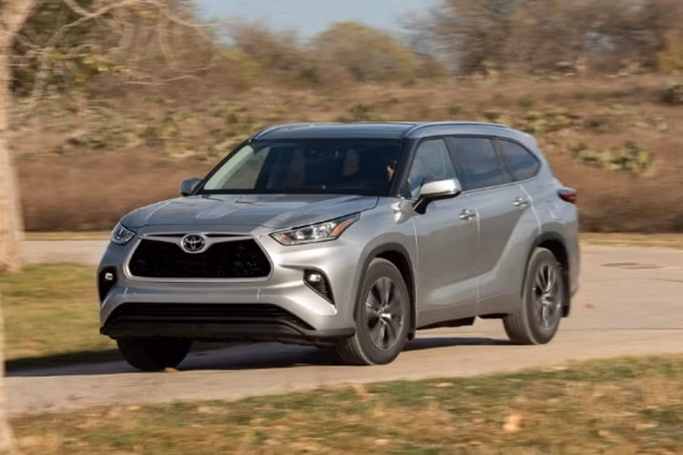 Theo kết quả khảo sát của iSeecars công bố, Toyota Prius là mẫu xe phổ biến và được người Mỹ sử dụng lâu nhất. Cụ thể, khoảng 13,7 % người mua Prius đều giữ lại và sử dụng mẫu xe này hơn 15 năm.