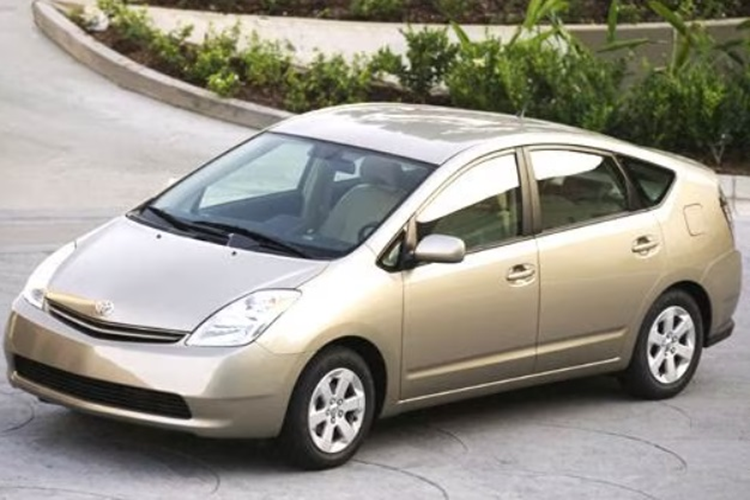 Mới đây, trang web iSeeCars đã phân tích hơn 660.000 ôtô cũ đời 1981 - 2005 được bán ra vào năm 2020 ở Mỹ và tổng hợp thành danh sách những chiếc ôtô được chủ nhân gắn bó lâu nhất. Theo đó, những mẫu ôtô đến từ Nhật Bản vẫn không làm người dùng thất vọng về độ bền bỉ khi chiếm đa số trong bảng xếp hạng.