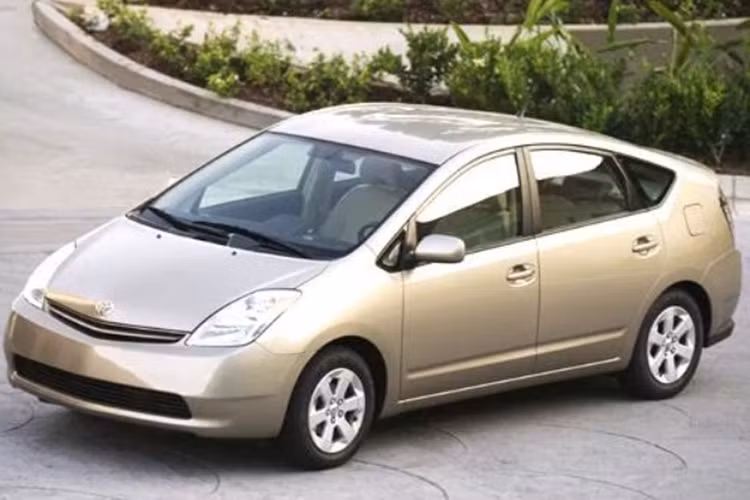 Mới đây, trang web iSeeCars đã phân tích hơn 660.000 ôtô cũ đời 1981 - 2005 được bán ra vào năm 2020 ở Mỹ và tổng hợp thành danh sách những chiếc ôtô được chủ nhân gắn bó lâu nhất. Theo đó, những mẫu ôtô đến từ Nhật Bản vẫn không làm người dùng thất vọng về độ bền bỉ khi chiếm đa số trong bảng xếp hạng.