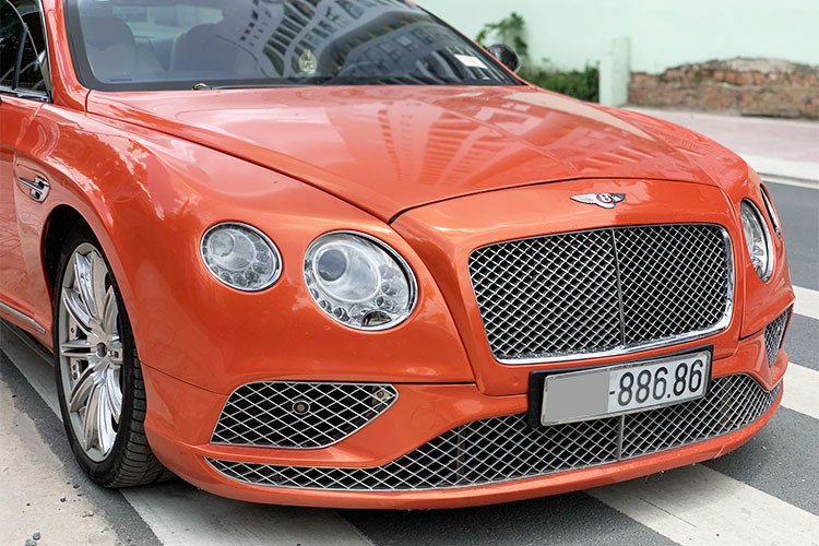 Cuối cùng, người bán chiếc xe siêu sang này cũng "chốt hạ", chiếc Bentley Continental GT đời 2004 giúp bạn có thể chạy hàng ngày mà không hề phải lo về gầm bệ máy móc và động cơ đang hoạt động rất hoàn hảo - Đã đi xe xịn thì đừng lo tốn xăng.