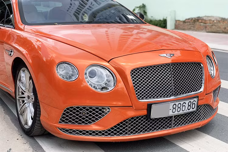Cuối cùng, người bán chiếc xe siêu sang này cũng "chốt hạ", chiếc Bentley Continental GT đời 2004 giúp bạn có thể chạy hàng ngày mà không hề phải lo về gầm bệ máy móc và động cơ đang hoạt động rất hoàn hảo - Đã đi xe xịn thì đừng lo tốn xăng.
