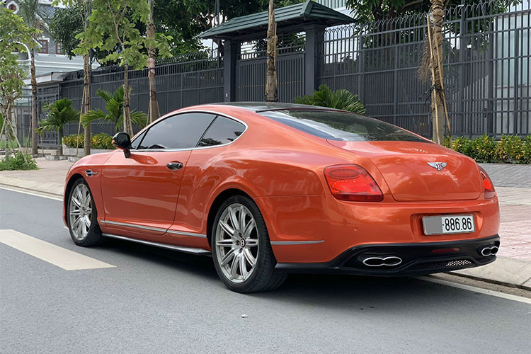 Động cơ trên chiếc xe siêu sang Bentley Continental GT rao bán 2,8 tỷ đồng sẽ kết hợp cùng hộp số tự động 6 cấp và hệ dẫn động 4 bánh, nhờ đó, mẫu xe Bentley Continental GT chỉ mất khoảng thời gian 4,8 giây để tăng tốc từ vị trí xuất phát lên 100 km/h trước khi đạt vận tốc tối đa 318 km/h.