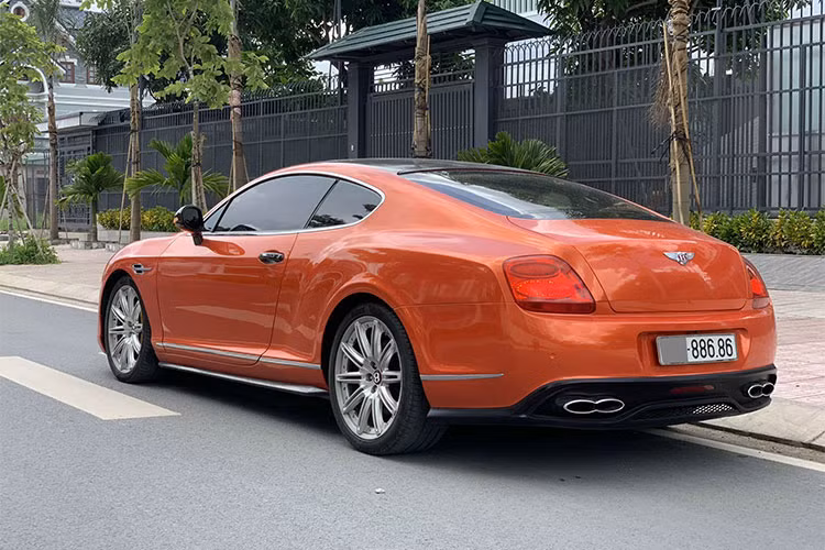 Động cơ trên chiếc xe siêu sang Bentley Continental GT rao bán 2,8 tỷ đồng sẽ kết hợp cùng hộp số tự động 6 cấp và hệ dẫn động 4 bánh, nhờ đó, mẫu xe Bentley Continental GT chỉ mất khoảng thời gian 4,8 giây để tăng tốc từ vị trí xuất phát lên 100 km/h trước khi đạt vận tốc tối đa 318 km/h.