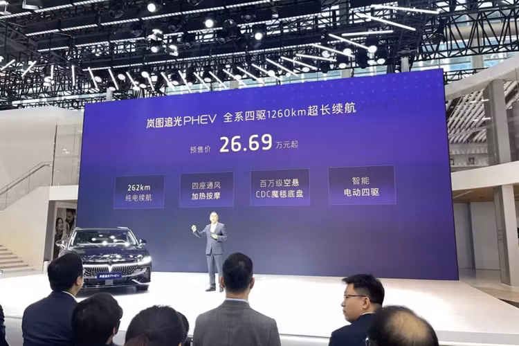 Voyah Passion PHEV 2023 “an xang” it hon xe may, chi 0,5 lit/100 km