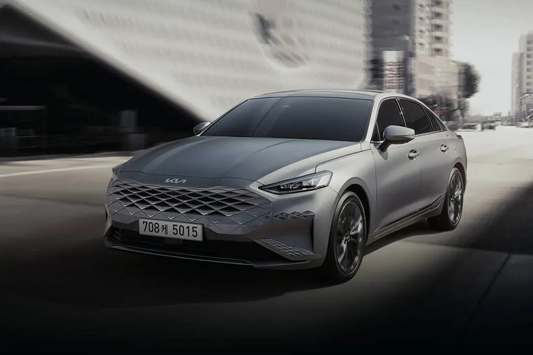 Được định vị cao hơn bản Signature, mẫu xe sedan Kia K8 Signature Special 2023 chỉ có 2 tùy chọn động cơ. Thứ nhất là động cơ xăng 4 xi-lanh, hút khí tự nhiên, dung tích 2.5L, sản sinh công suất tối đa 198 mã lực và mô-men xoắn cực đại 248 Nm. Thứ hai là hệ truyền động hybrid với máy xăng tăng áp, dung tích 1.6L, có công suất tổng cộng 230 mã lực.