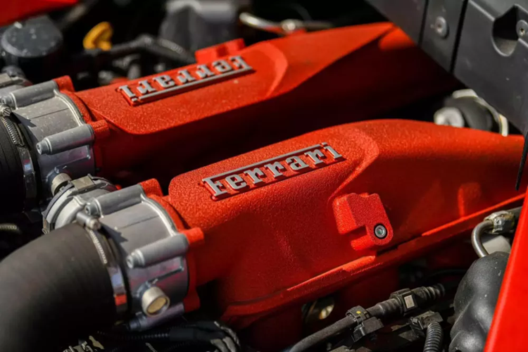 Với sức mạnh này, phiên bản nâng cấp của dòng siêu xe mui trần Ferrari Portofino M có thể tăng tốc từ vị trí xuất phát lên 100 km/h chỉ trong khoảng thời gian 3,45 giây, 0-200 km/h trong 9,8 giây, trước khi đạt tốc độ tối đa 320 km/h.