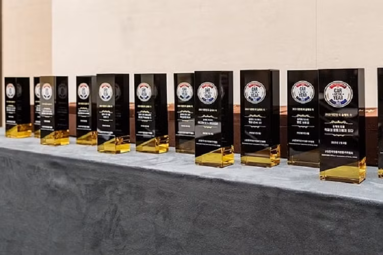 Lần gần nhất mà hãng này đạt giải xe của năm Hàn Quốc là từ hồi 2019 với chiếc Hyundai Palisade. Hiệp hội nhà báo ôtô Hàn Quốc là tổ chức bao gồm các nhà báo chuyên nghiệp đã có hơn 10 năm trong lĩnh vực chính sách và ngành công nghiệp ô tô.
