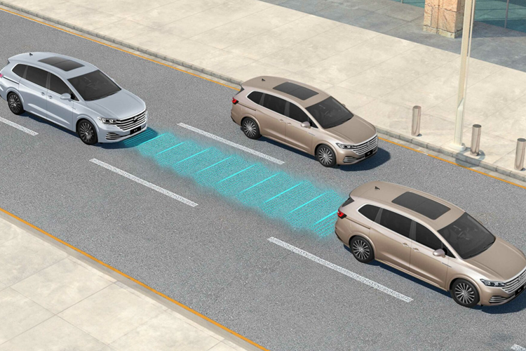 Đặc biệt còn có hỗ trợ mở rộng góc chiếu (Static Cornering Light), mở rộng góc chiếu khi vào cua chủ động (Dynamic Cornering Light), tự động điều chỉnh độ cao ánh sáng (Height Automatic Adjustment Headlight), hỗ trợ chiếu sáng mọi thời tiết (All Weather Light) và điều chỉnh vùng chiếu sáng chủ động (Dynamic Light Assist).