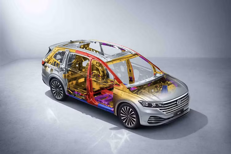 Hệ thống đèn IQ.Light với công nghệ LED thích ứng thông minh với hàng loạt chức năng hỗ trợ chiếu sáng tiên tiến, hỗ trợ người lái khả năng chiếu sáng tối ưu, không làm chói mắt người lái xe ngược chiều.