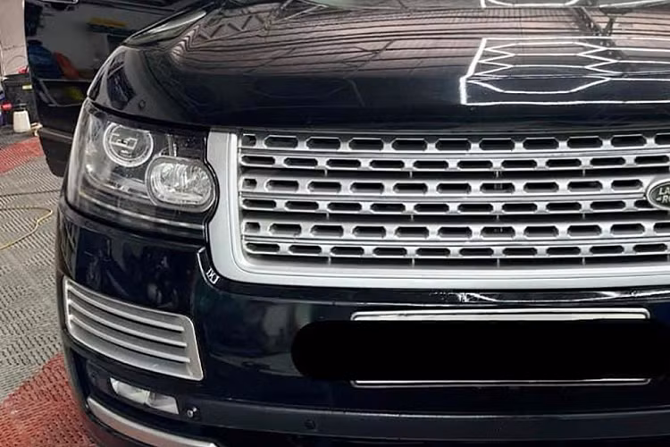Đại gia Nghệ An này chia sẻ đã đặt mua một chiếc xe SUV hạng sang Range Rover đời mới nhưng chưa rõ bản gì, nhiều khả năng, "vợ mới" này sẽ được anh lắp chiếc biển số 37A-888.88 của xe cũ sang.