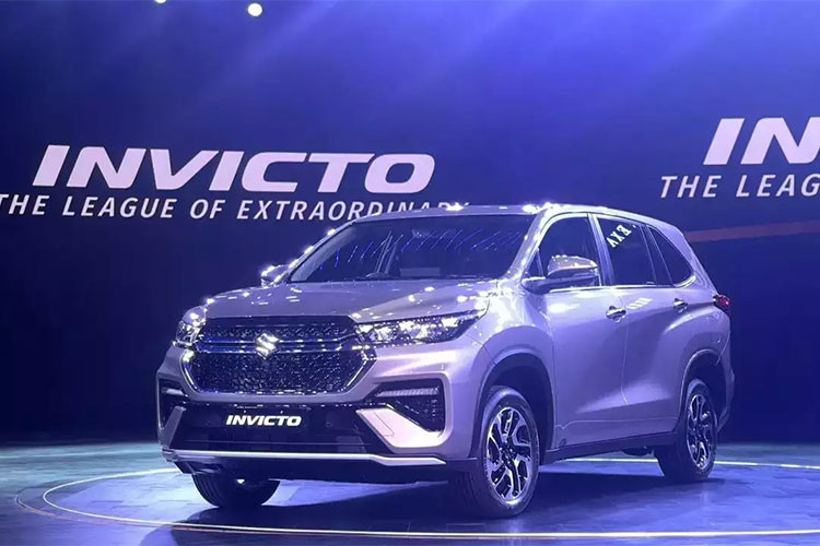 Ở thị trường Ấn Độ, Invicto sẽ được định vị cao hơn 2 người anh em cùng thương hiệu là Suzuki Ertiga và XL6 (XL7). Xe sẽ được bán tại các showroom Nexa của liên doanh Maruti Suzuki. Hiện chưa rõ ngoài Ấn Độ, Suzuki Invicto có được bán ở những thị trường khác hay không.