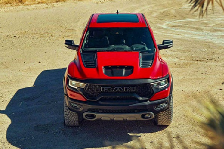 Một số vấn đề mà khách hàng phàn nàn khiến điểm đánh giá các hãng xe thấp hầu hết đến từ tay nắm cửa trên các mẫu xe điện. Một số khác là các vấn đề như: “còi kêu kém” và “giá đỡ cốc không hữu dụng”. Bên cạnh đó, các trang bị an toàn cũng gây ra nhiều phiền toái cho người dùng.