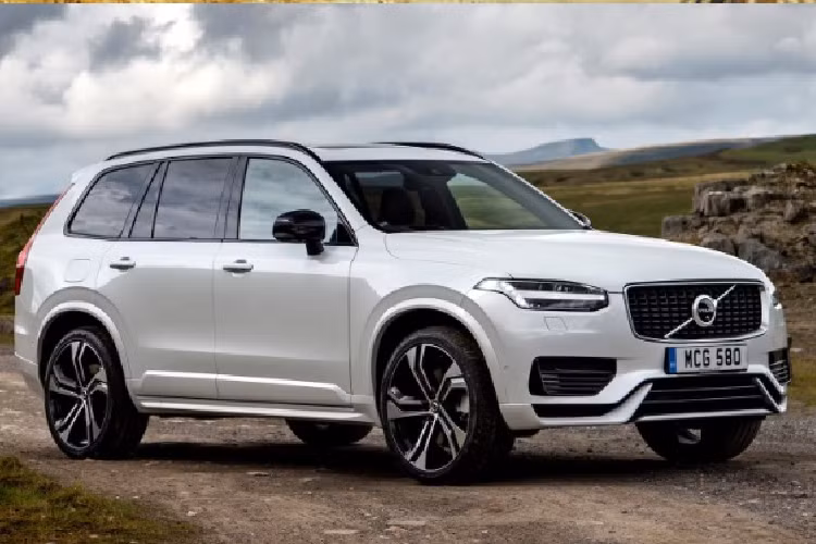 Trên một số xe, hệ điều hành Android Automotive Operating System vẫn chưa thực sự hoàn thiện. Phần mềm còn nhiều lỗi khiến người dùng khó chịu mỗi khi sử dụng. Hay sạc không dây trên xe cũng khiến người tiêu dùng phàn nàn về vị trí của đế sạc, sạc kém và thiết bị quá nóng.