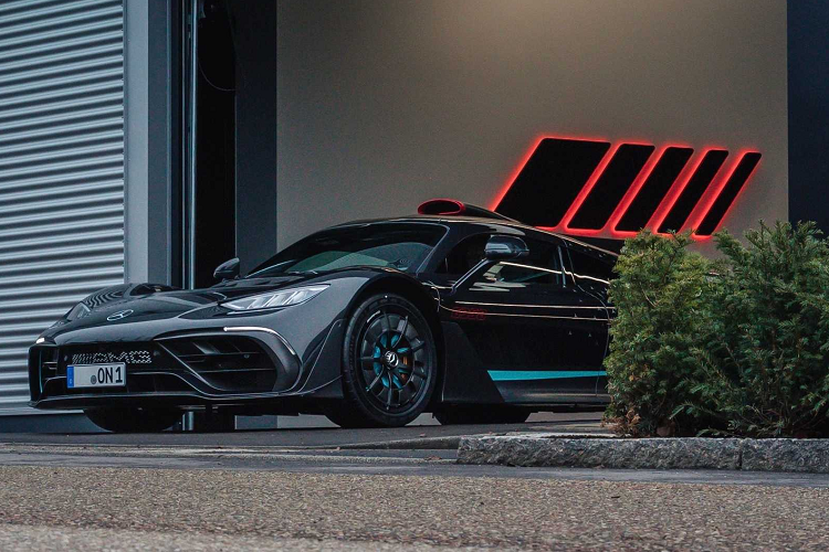 Tuy nhiên, việc tối ưu động cơ F1 để phù hợp với việc sử dụng trên đường phố, độ bền chất liệu cơ khí, tiêu chuẩn khí thải... là những khó khăn trong quá trình sản xuất.