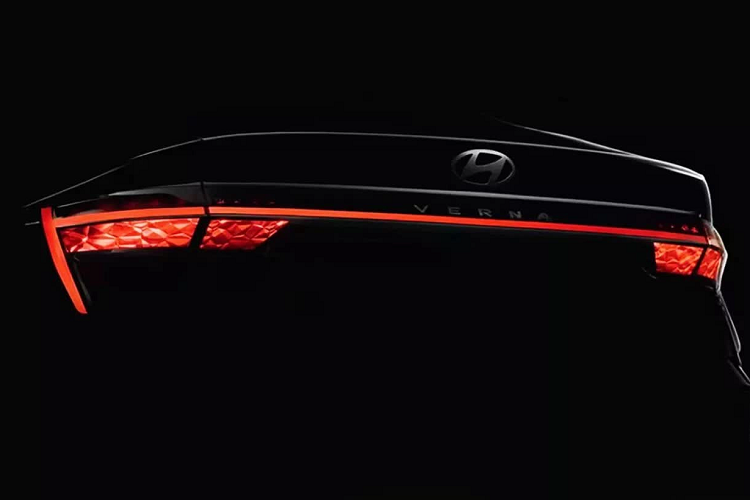 Hiện giá xe Hyundai Accent 2024 tại thị trường Ấn Độ vẫn chưa được hãng tiết lộ, nhưng đời mới có thể đắt hơn tầm 100 triệu đồng so với đời cũ (có giá quy đổi 300 triệu đồng - 1.040.842 INR).