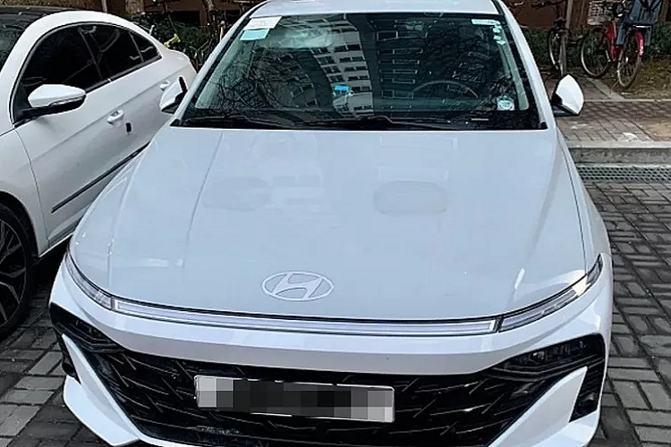 Nội thất Accent 2024 vẫn chưa lộ diện nhưng nhiều thông tin cho biết xe sẽ được trang bị bảng đồ kỹ thuật số kết hợp với một màn hình thông tin giải trí lớn. Khả năng kết nối của xe sẽ tốt hơn, đi kèm với các tiện ích vận hành mượt mà hơn.