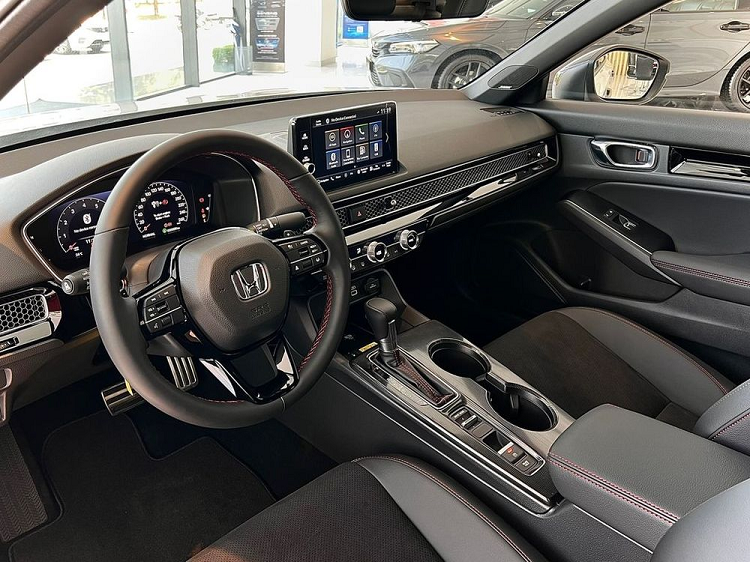 Honda Civic RS dang giam ky luc, toi 100 trieu dong tai dai ly-Hinh-2