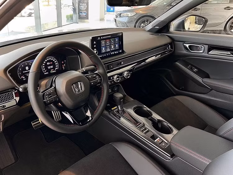 Honda Civic RS dang giam ky luc, toi 100 trieu dong tai dai ly-Hinh-2