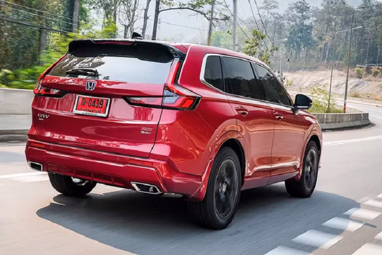 Honda CR-V 2023 tại Việt Nam dự kiến sẽ ra mắt trong Quý III/2023 này. Mẫu xe này thậm chí đã đăng ký bảo hộ kiểu dáng công nghiệp với cả 2 loại động cơ là 1.5L Turbo và hybrid.